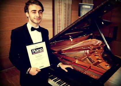 Pianistul Daniel Ciobanu, triplu laureat la un concurs international pentru tinere talente