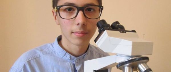 Elevul de zece din Vaslui care va reprezenta România la Olimpiada Internațională de Biologie, pentru al doilea an consecutiv